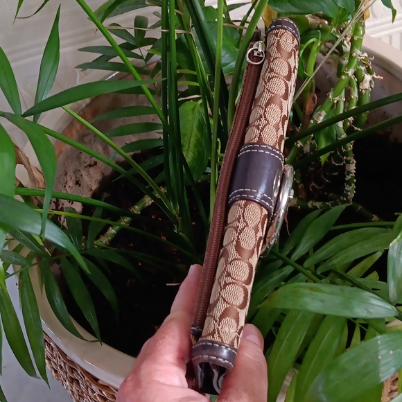 *Coach Wallet - Picture 5 of 6